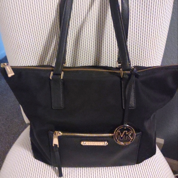 Michael Kors Handbags - Michael Kors tote style purse